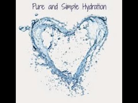 Heart-shaped splash of water symbolizing pure, simple hydration – visual concept for MD Ultimate Moisturizer and skin wellness