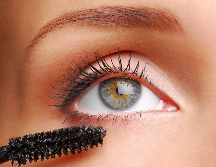 Everything You Need To Know About Eyelash Growth Serum